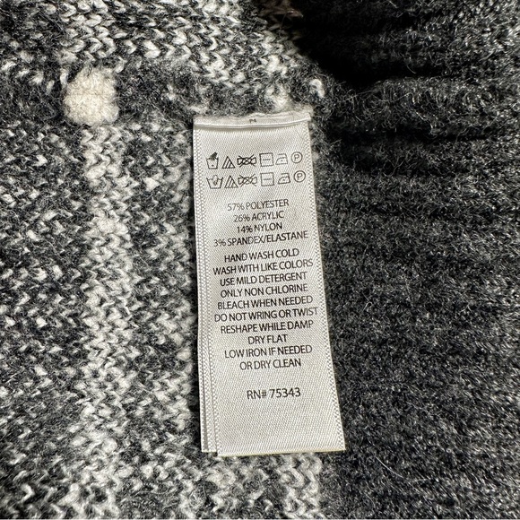 Plus Size Women’s Gray/White Fuzzy Shawl Collar Aztec Print Open Front Cardigan - Picture 2 of 11